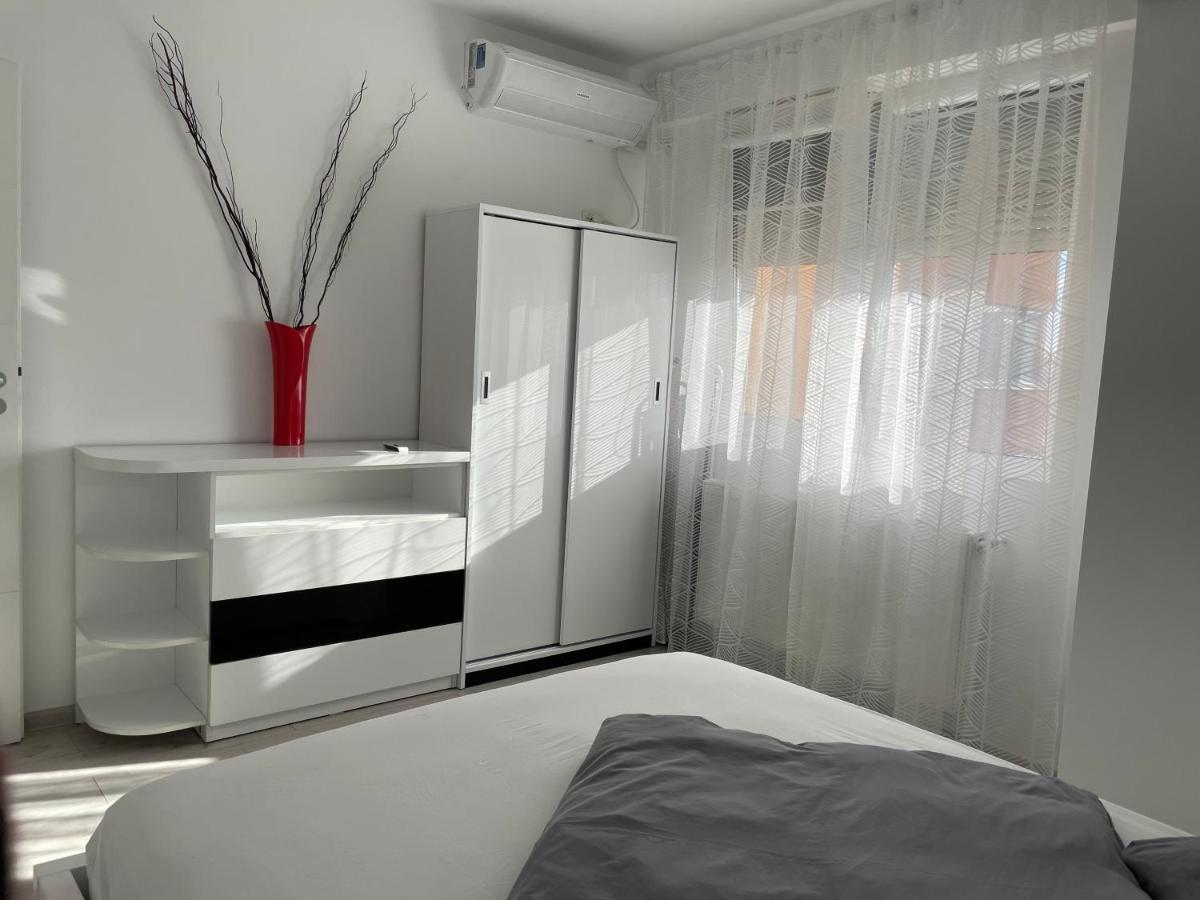 Luxury Two Room Apartment Residence Militari M3 Бухарест Екстер'єр фото