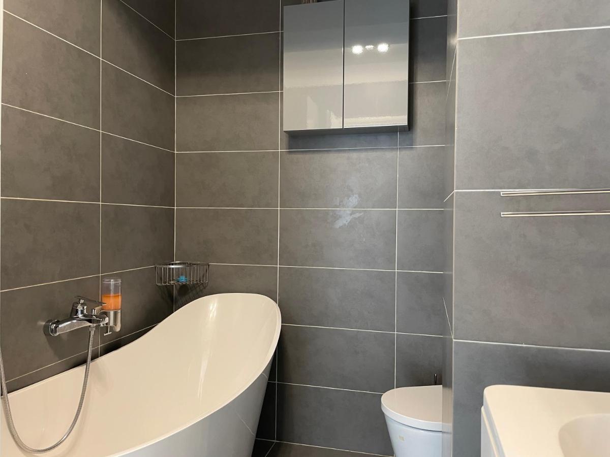 Luxury Two Room Apartment Residence Militari M3 Бухарест Екстер'єр фото